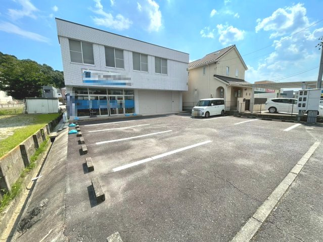 岡崎市百々町　清水ビルの駐車場