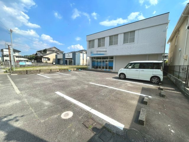 岡崎市百々町　清水ビルの駐車場