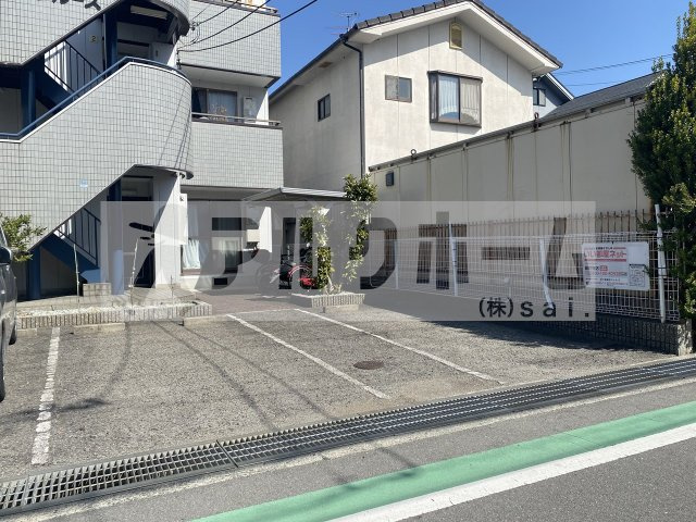 マンションクルーズの駐車場