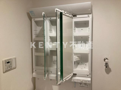 【洗面所】 | キャナルテラス品川 | 明るい洗面所です