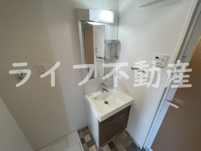 メゾンキコー今里の独立洗面台|使いやすい独立洗面台です
