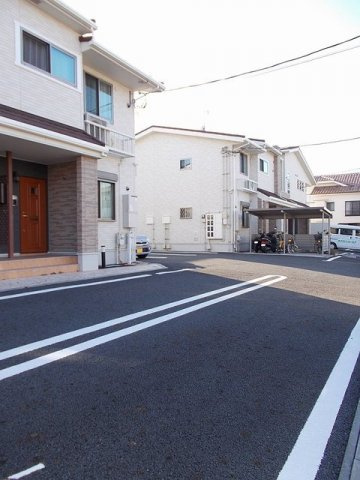 シャンティの駐車場