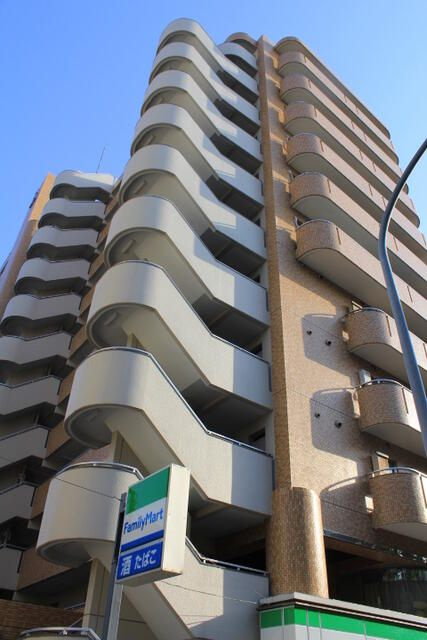 朝日大通り公園マンションの外観