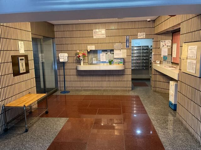 朝日大通り公園マンションのエントランス