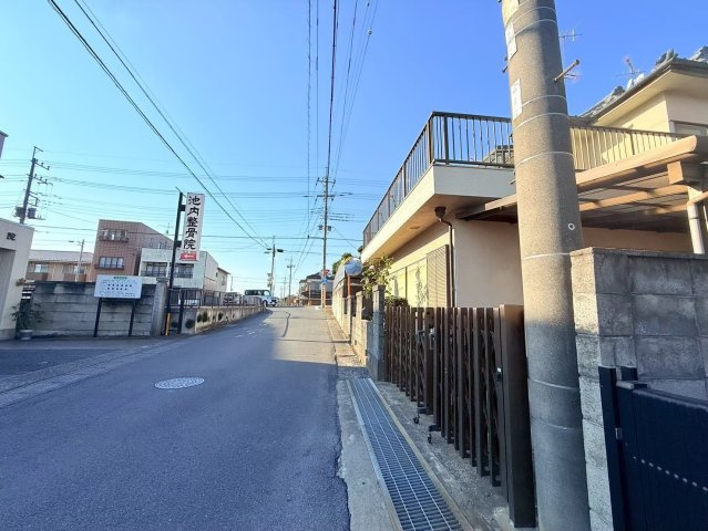 筑西市　乙　中古戸建の前面道路含む現地写真