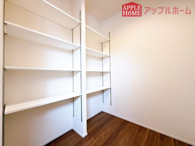 [新築住宅] 熊谷市上之 第7 全1棟の収納|キッチン裏にパントリーあります♪