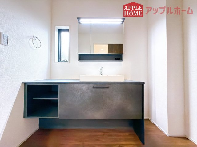 [新築住宅] 熊谷市上之 第7 全1棟の独立洗面台|お洒落な独立洗面台あります♪