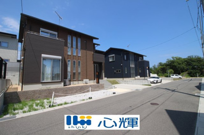 【前面道路含む現地写真】 | 宇部市東平原1丁目 中古住宅（築浅）／4LDK・2階建