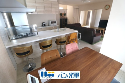 【居間・リビング】 | 宇部市東平原1丁目 中古住宅（築浅）／4LDK・2階建 | 家族の笑顔が集まる空間。