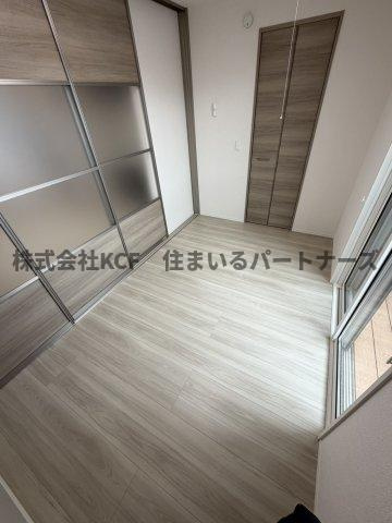 アベリアⅡ番館の洋室|こちらの居間で趣味の時間をお楽しみください