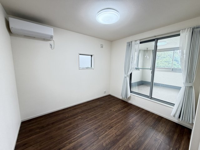 吉岡町大久保　築浅中古住宅の洋室