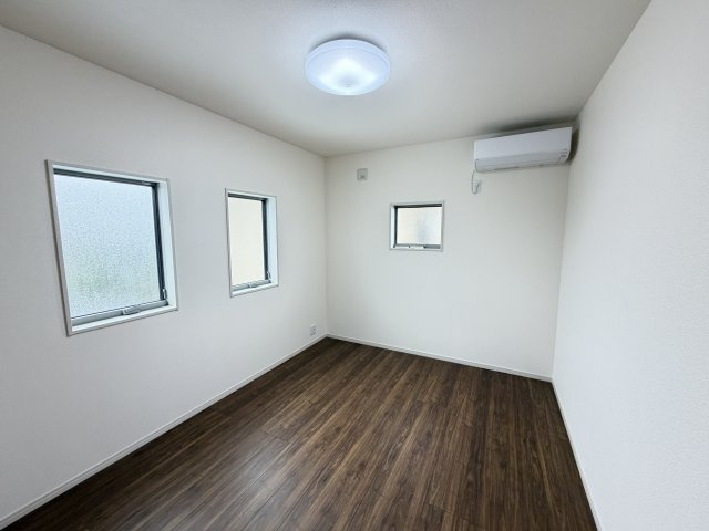 吉岡町大久保　築浅中古住宅の洋室
