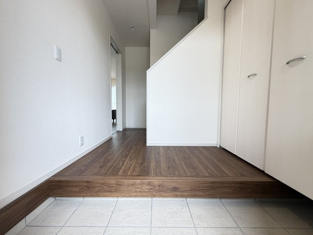 吉岡町大久保　築浅中古住宅の玄関