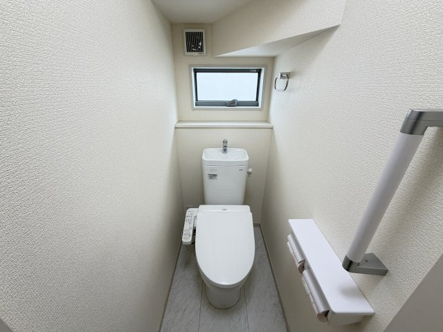 吉岡町大久保　築浅中古住宅のトイレ