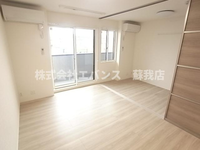 【居間・リビング】 | アヴァンスコート弐番館 | こちらの居間で趣味の時間をお楽しみください