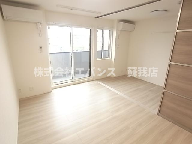 【居間・リビング】 | アヴァンスコート弐番館 | こちらの居間で趣味の時間をお楽しみください