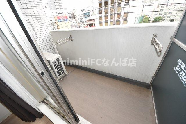 プレサンス難波駅前のバルコニー