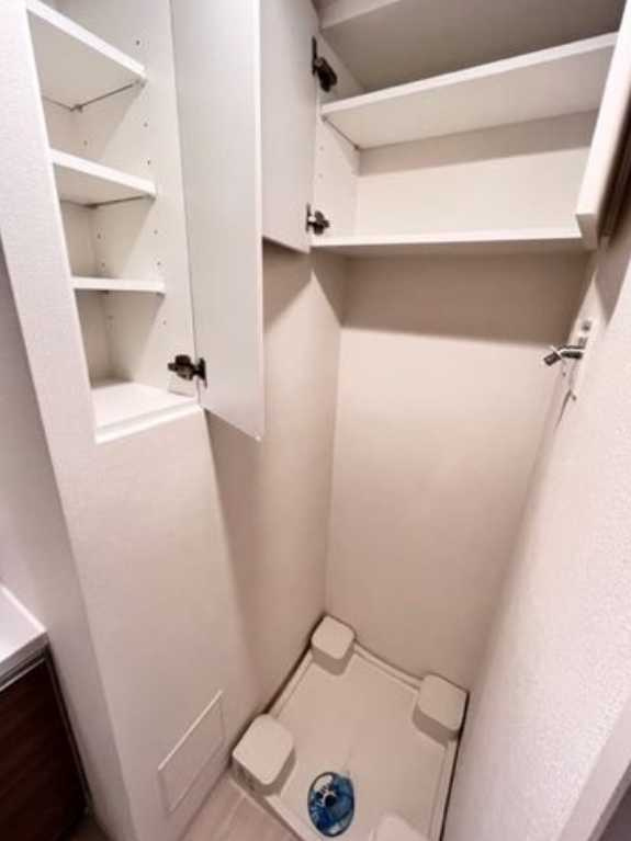 レジディア三軒茶屋Ⅲ　1Fコンビニ　最上階　礼金０の収納