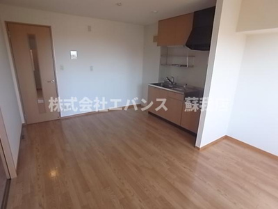 【居間・リビング】 | クレアールＡ | こちらの居間で趣味の時間をお楽しみください