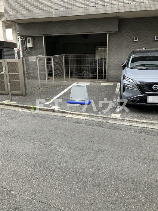 カスタリア船橋の駐車場