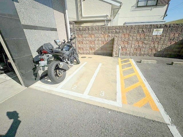 ヴェリテ新大阪の駐車場