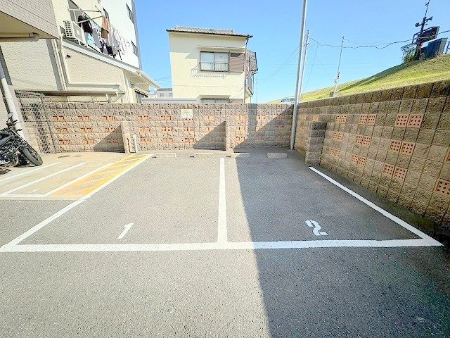 ヴェリテ新大阪の駐車場