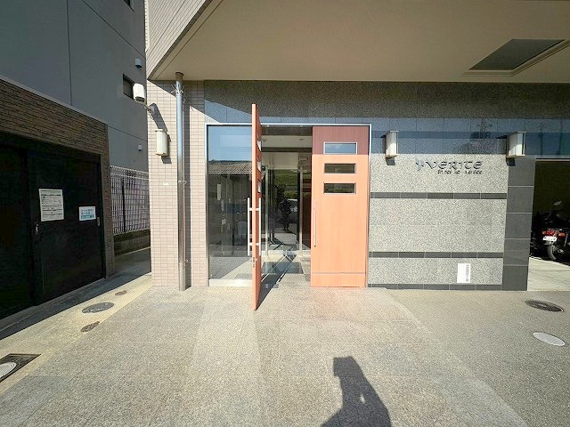 ヴェリテ新大阪のエントランス