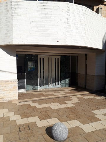 プロフ小石川後楽園のエントランス