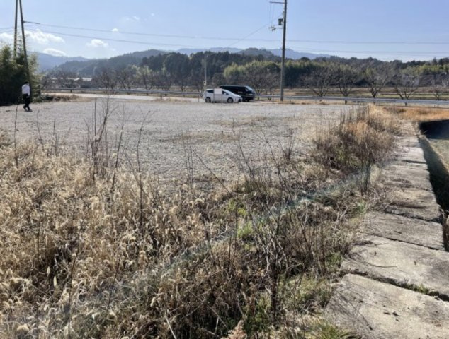 栗東市御園の事業用地の外観