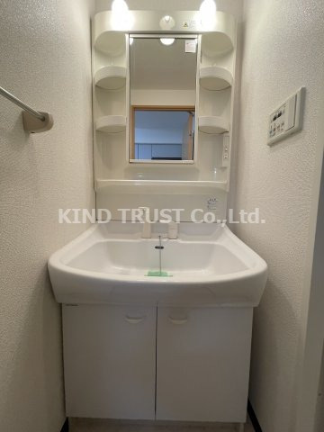 ONE ROOF FLAT TENJIMBASHIの洗面所|忙しい朝には欠かせない洗面所です