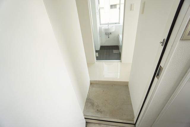 大阪市西区京町堀２丁目の賃貸マンションの玄関
