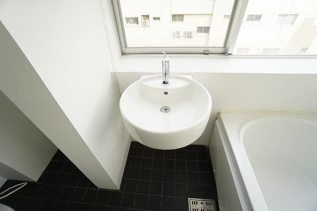 大阪市西区京町堀２丁目の賃貸マンションの洗面所