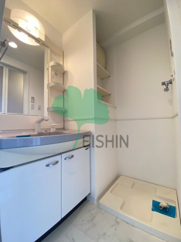 アルティザ博多プレミアの洗面所|シャワー付き・収納付きの洗面台です！