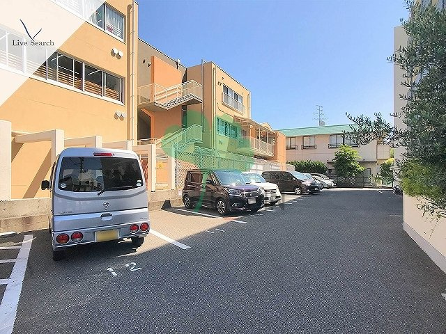 サニーガーデンの駐車場