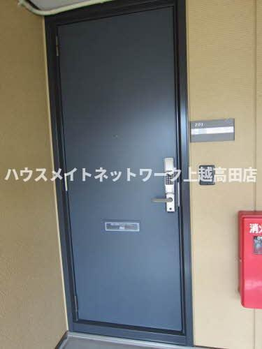 ヴィラクローリスのエントランス|玄関ドア