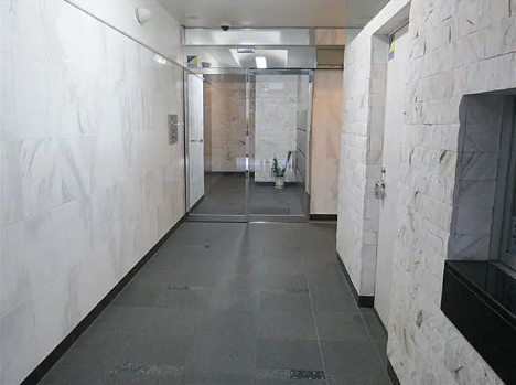 千代田区神田須田町１丁目の賃貸マンションのエントランス