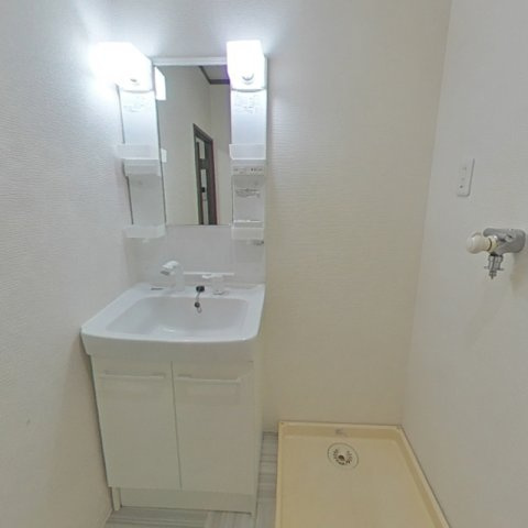 ★忙しい朝にうれしいシャワー付き洗面化粧台★