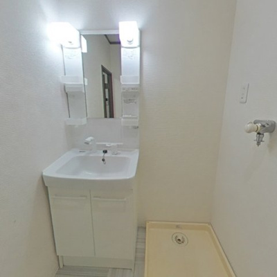 ★忙しい朝にうれしいシャワー付き洗面化粧台★