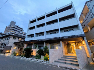 夜はおしゃれにライトアップ