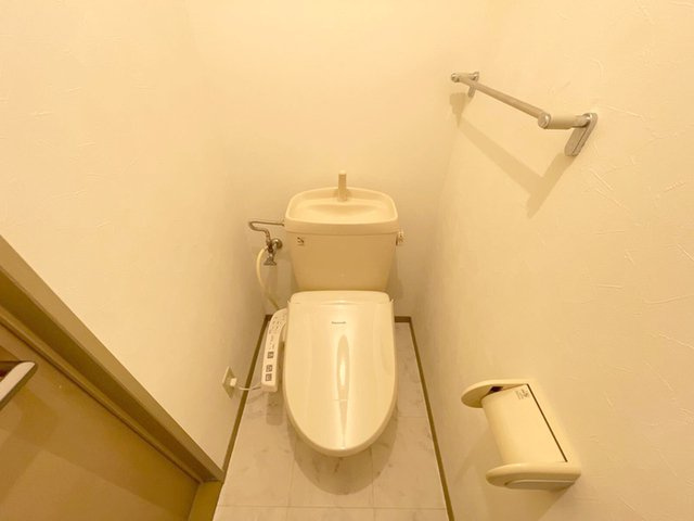 ミルホイール　Ⅴのトイレ|温水洗浄便座付きトイレです。