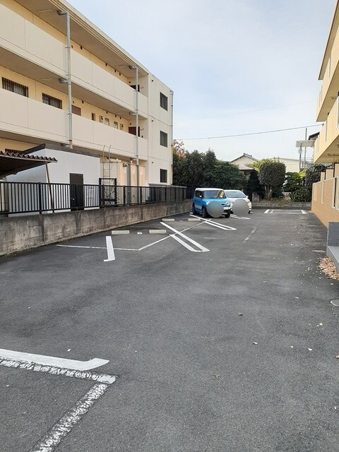 リブリーシャンの駐車場