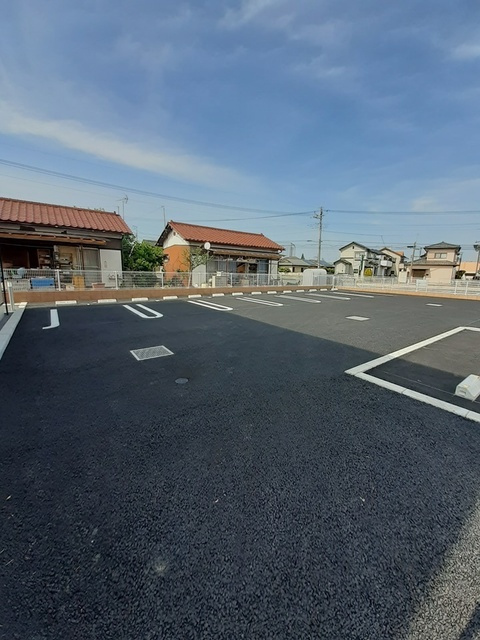ラルジュ・コリーヌの駐車場