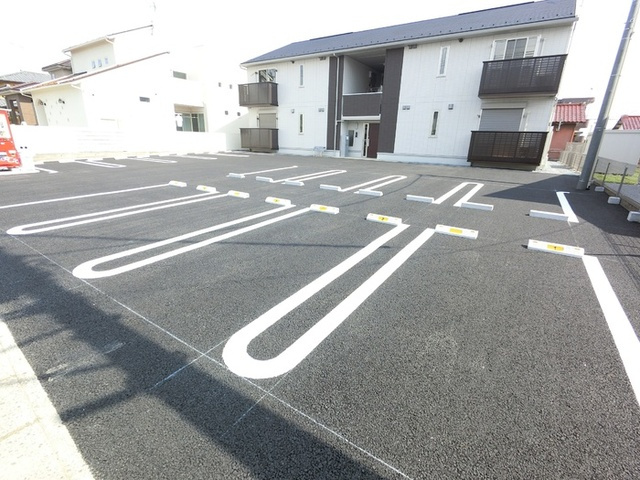 МＮハウス中居の駐車場|駐車場