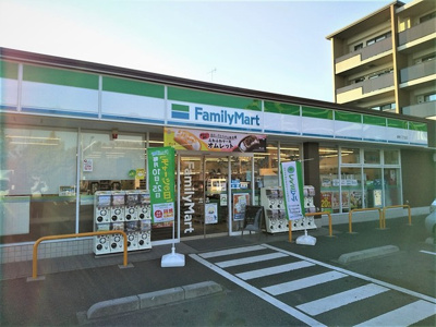 ファミリーマート 鹿骨二丁目店まで400ｍ