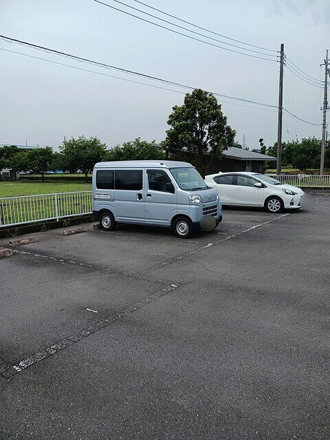 ドミールＴＴの駐車場