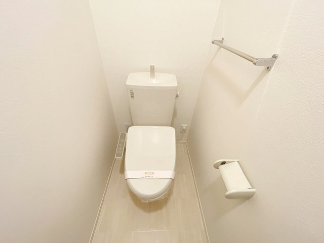 Ｃｈａｒlｉｅ Ｂｒoｗｎのトイレ|温水洗浄便座付きトイレです。