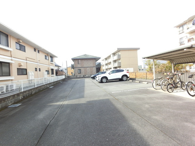 ドルチェの駐車場|駐車場