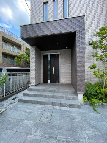 ラヴェンフォート小園のエントランス