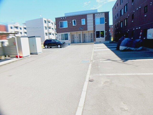 ミリオネールの駐車場