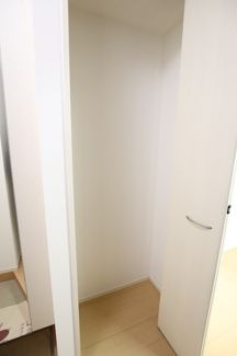 玄関入って物入あり★